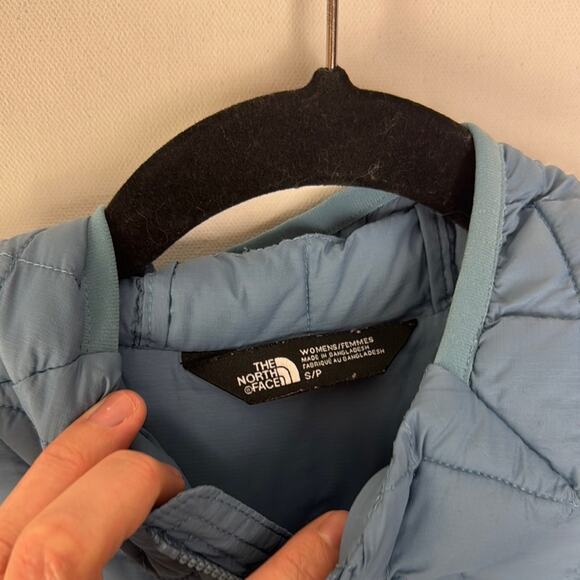 The North Face Jacket - Women's Small - Picture 2 of 6
